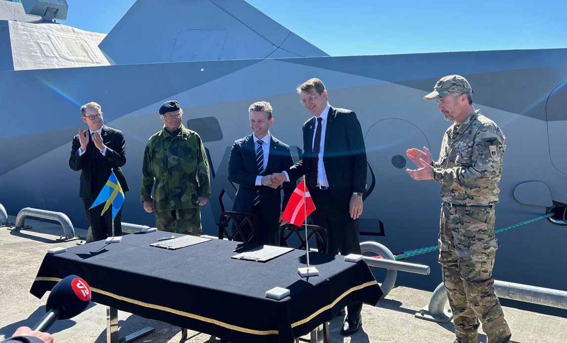 Forsvarsminister Troels Lund Poulsen og hans svenske kollega Pål Jonson underskrev i dag en hensigtserklæring, som skal styrke forsvarssamarbejdet mellem de to lande på en række områder – herunder tættere operativt samarbejde i Øresund, Østersøen og i de baltiske lande.