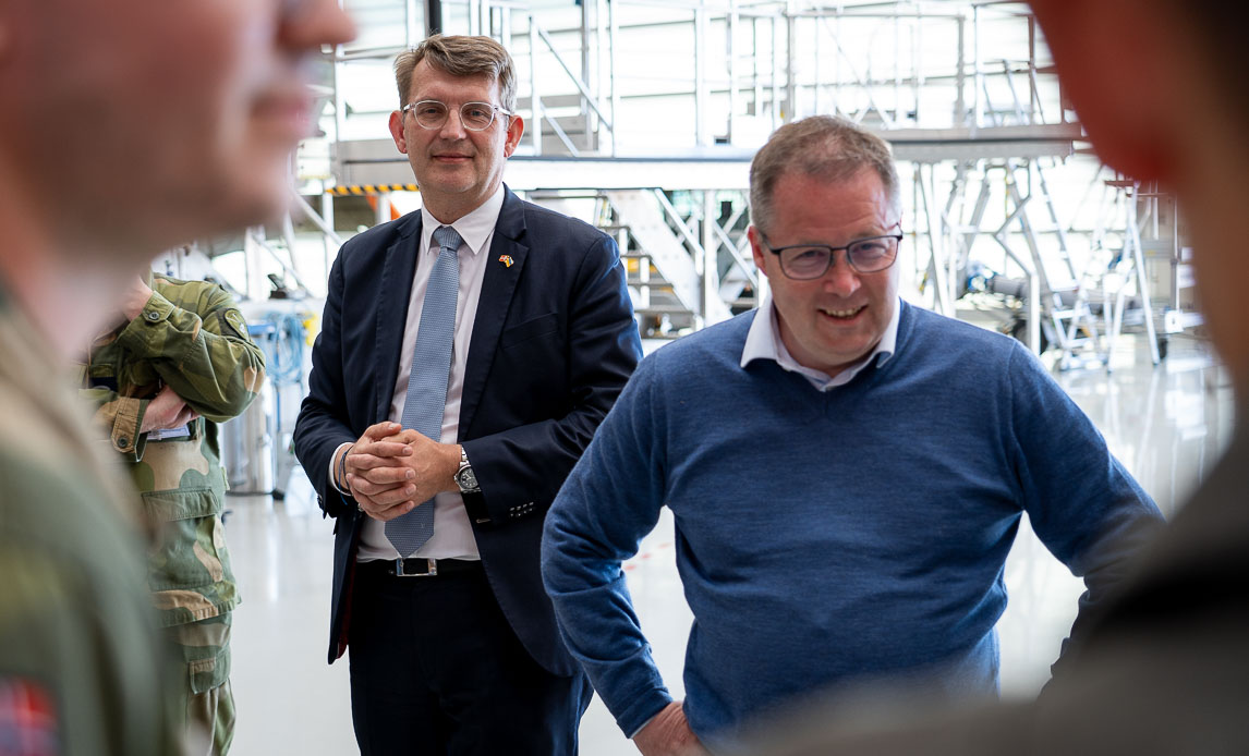 Forsvarsminister Troels Lund Poulsen og hans norske kollega, Bjørn Arild Gram, besøger Skrydstrup