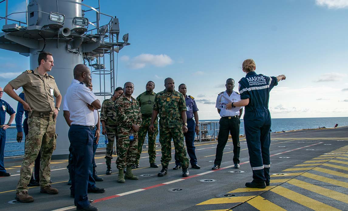 Forsvaret lærer afrikanerne at bekæmpe pirater.